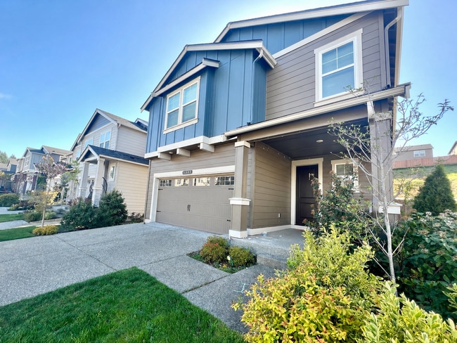 Building Photo - Extravagant Living on the Peaceful Peninsula