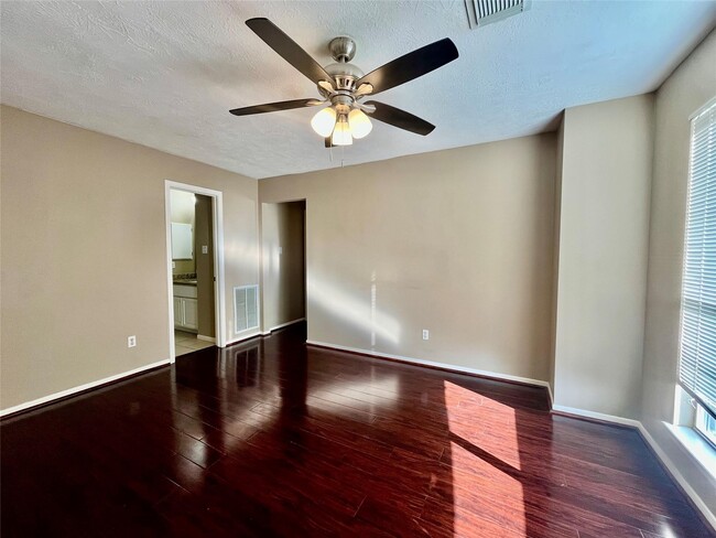 Photo - 146 Skycrest Dr