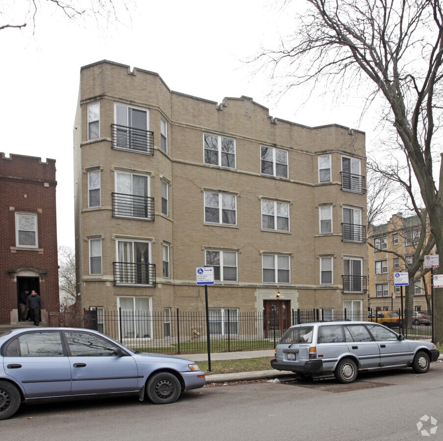 6301 N Rockwell St. - 6301 N Rockwell St