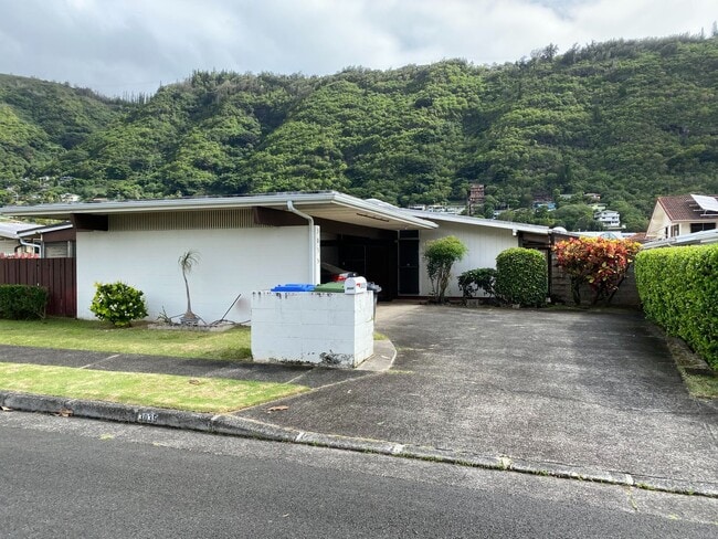 Building Photo - Peaceful Manoa - Spacious 3 bedroom, 2 bath single family home