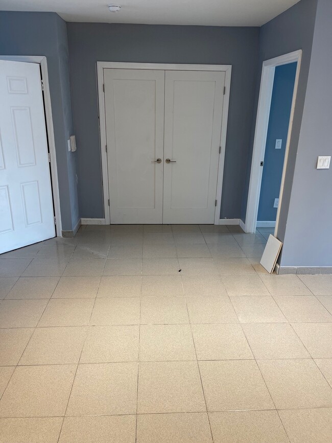 Hall - 266 Central Ave Unidad 2