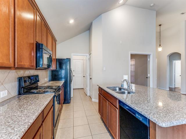 Photo - 544 Braewick Dr