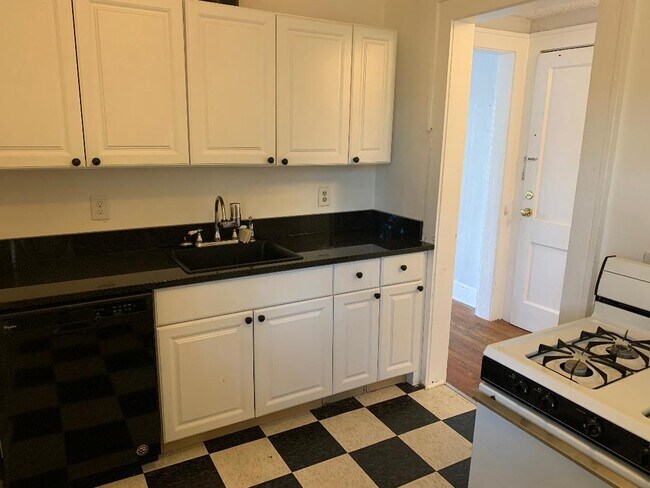 Photo - The Earle Apartments