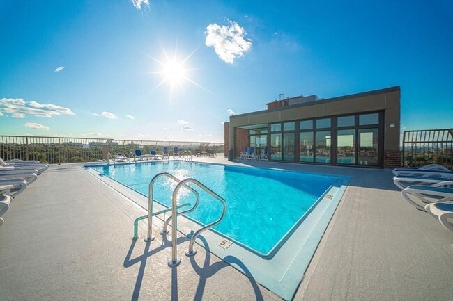 Building Photo - 77 Adams St Unit 303