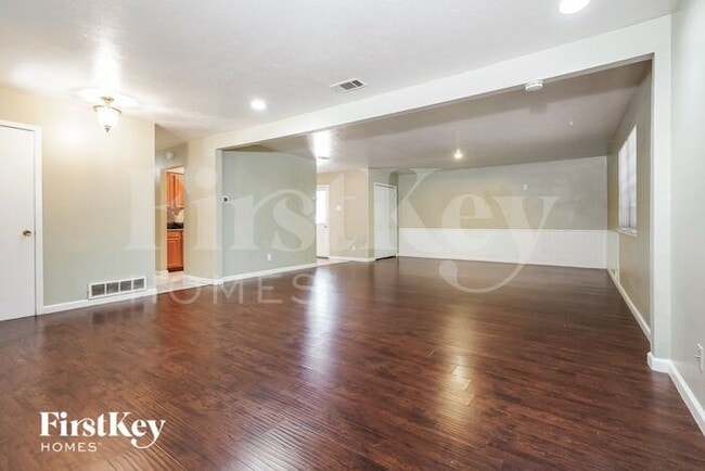 Photo - 215 Oriole Blvd