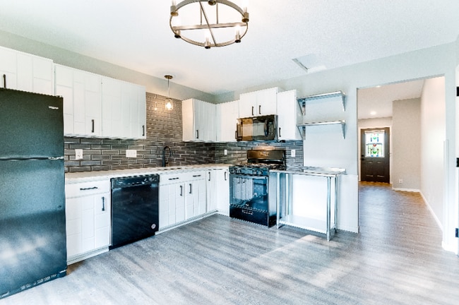 Photo - 5336 Russell Ave N