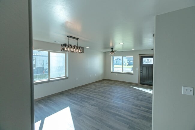 Photo - 3930 St Marys - B St