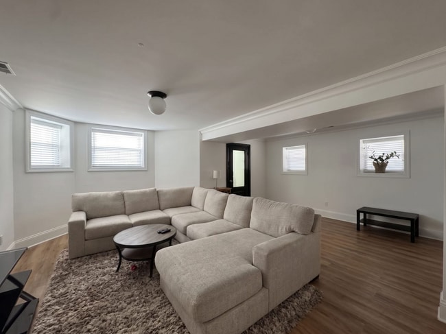 Photo - 834 W Waveland Ave Unit GDN