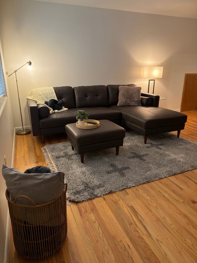 Building Photo - Manito House Unit 107
