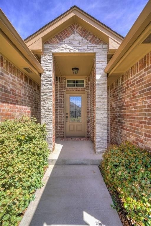 Photo - St James Park Home in Norman - Community Pool! Available in April!