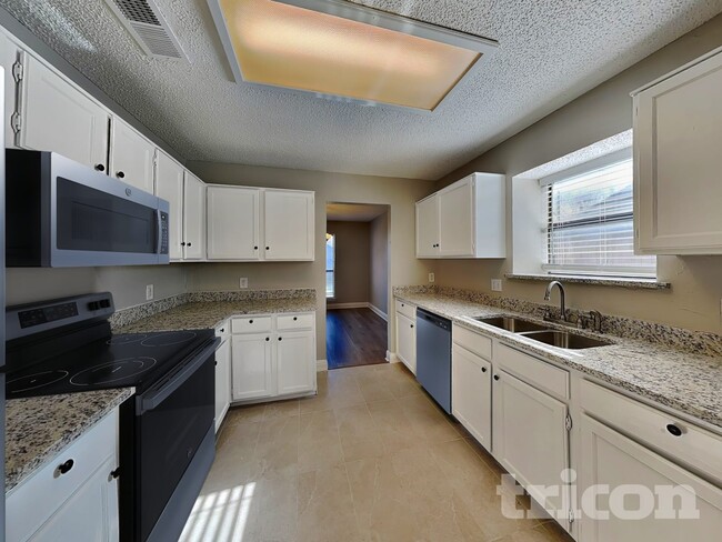 Photo - 6211 Minuteman Ln