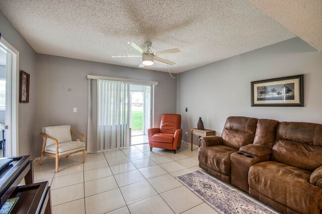 Photo - 18081 SE Country Club Dr Unit 16-151
