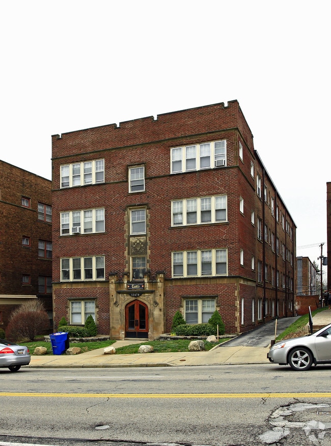 Castle - Castle Apartments