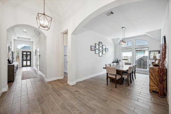 Photo - 28710 Wildthorne Ct