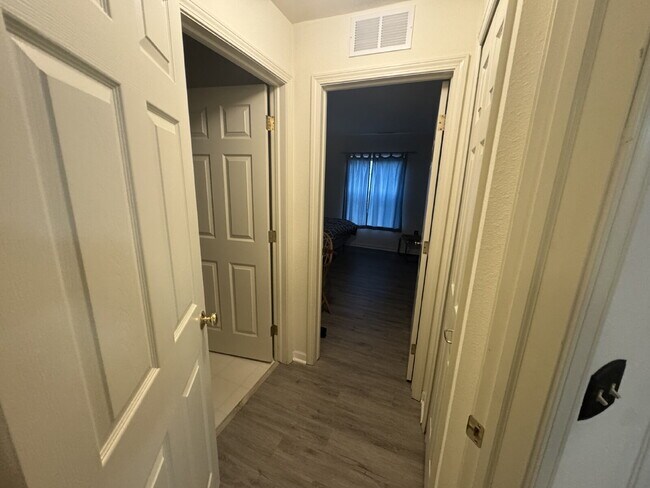 Photo - Fenton Fully-Furnished 2-Bedroom Apartment Available! Unidad 306