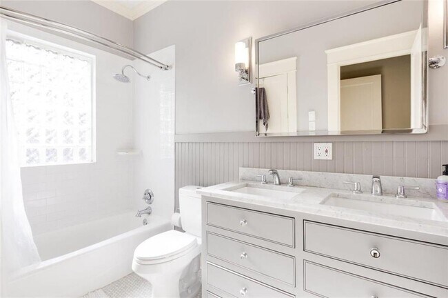 Photo - 1337 N Highland Ave NE