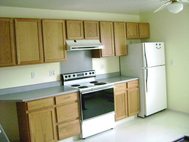 Full Kitchen - 710 Market St Unit 1st Flr