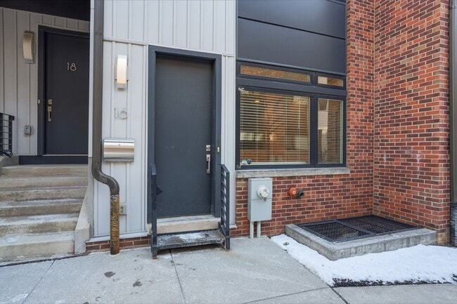 Photo - Exquisite 3-Bedroom Townhouse with Garage in Private Community! Available NOW!