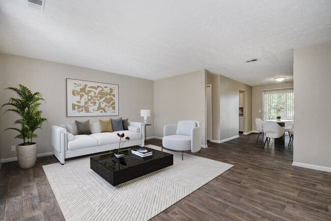 Omaha, NE Maple Ridge Apartments| Living - Maple Ridge