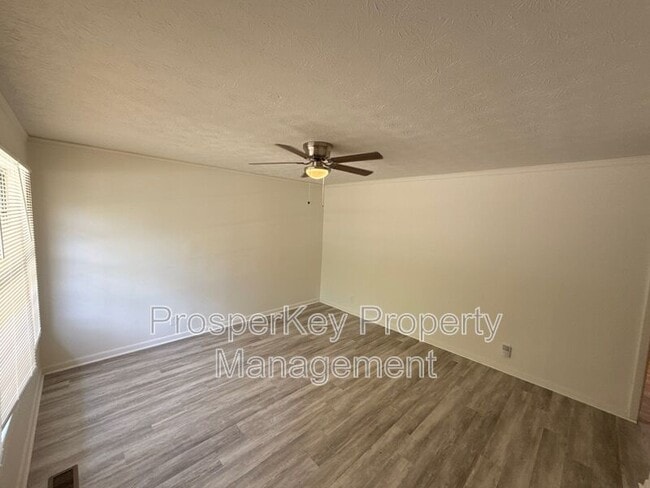 Photo - 4680 Ryan Rd