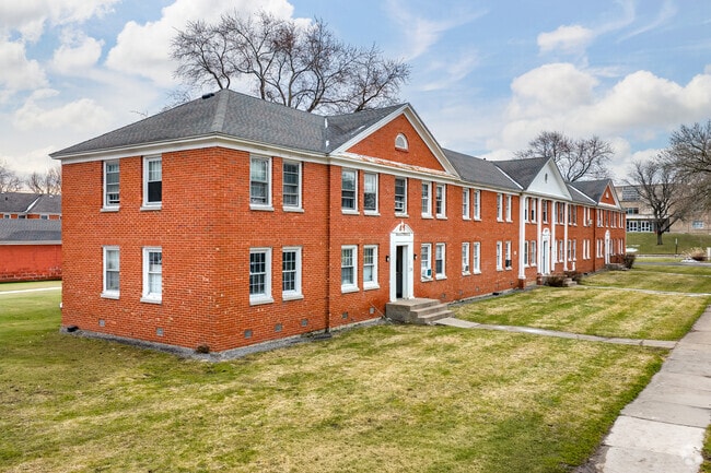 Building Photo - Sunnycrest Manor