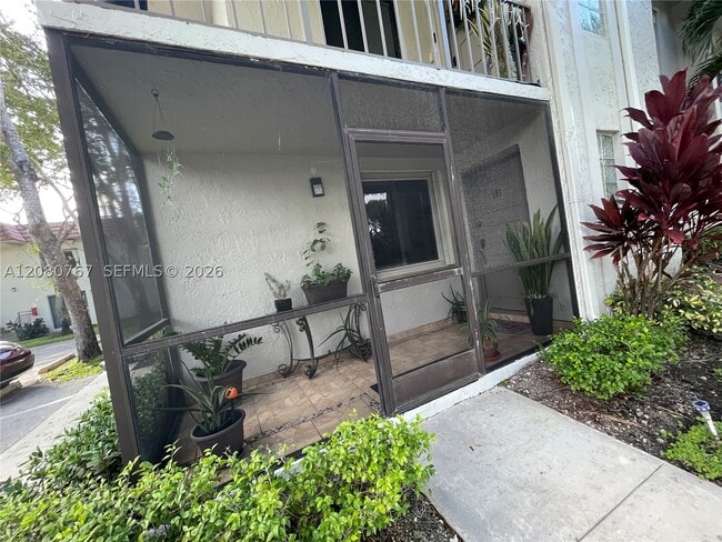 Building Photo - 16240 Laurel Dr Unit 101
