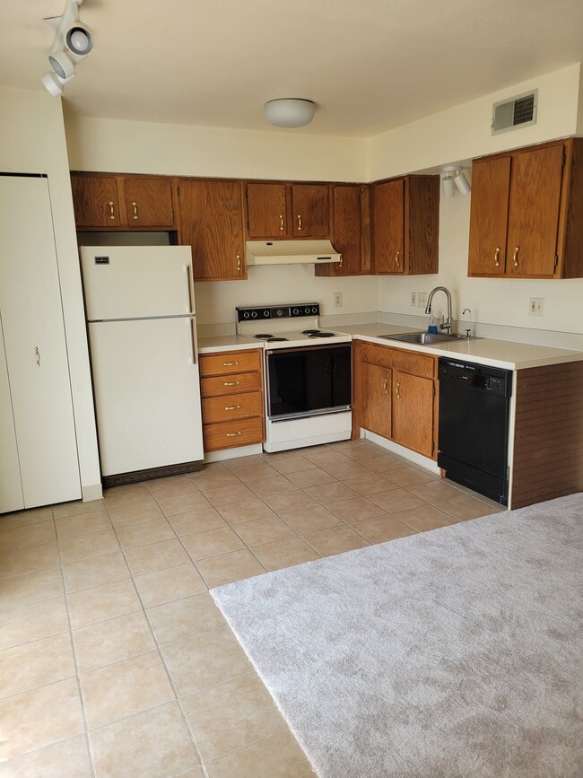 Photo - 3243 Niagara Square