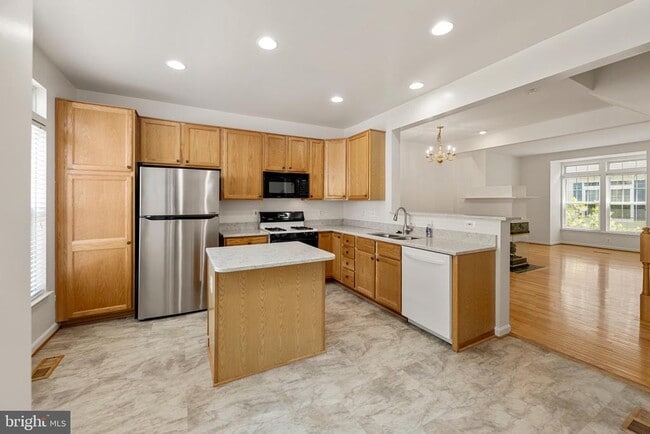 Photo - 956 Harrison Cir