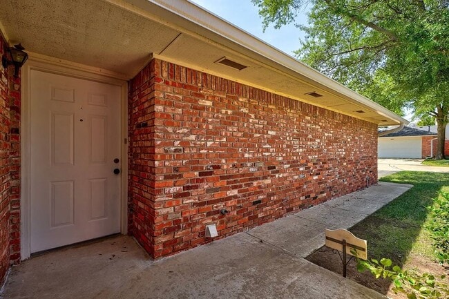 Photo - Beautiful Two-Story 3bed/2bath Townhome Available in Westside Norman!!