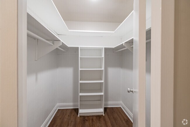 2BR, 2BA - 1,200SF - Walk-In Closet - Continental Condos