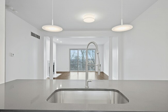 Photo - 2120 Alpine Pl