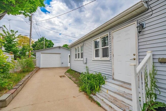 Photo - 614 Dewitt St Unit 2