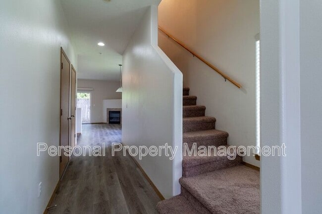 Photo - 865 NW Ivy St