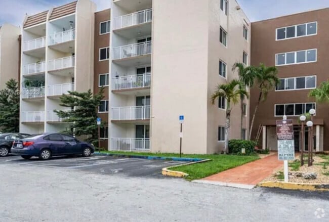 Building Photo - 6960 Miami Gardens Dr Rental
