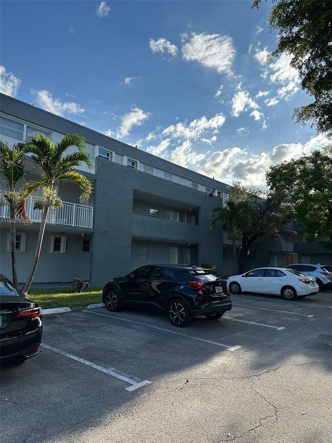 Building Photo - 9371 Fontainebleau Blvd Unit I208 Rental