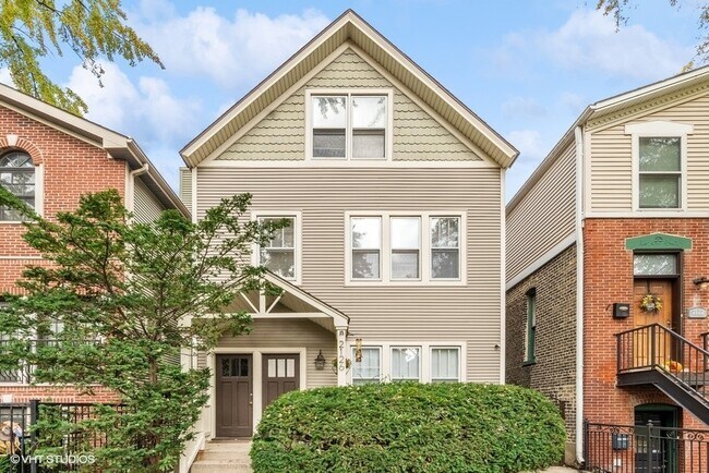 Photo - 2126 W Barry Ave House