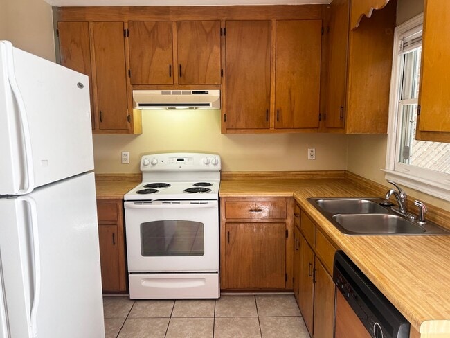 Photo - 652-B WHITEHALL RD | 2 BED 2 BATH AVAILABL...