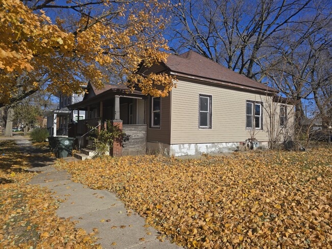 Building Photo - 206 Clay St