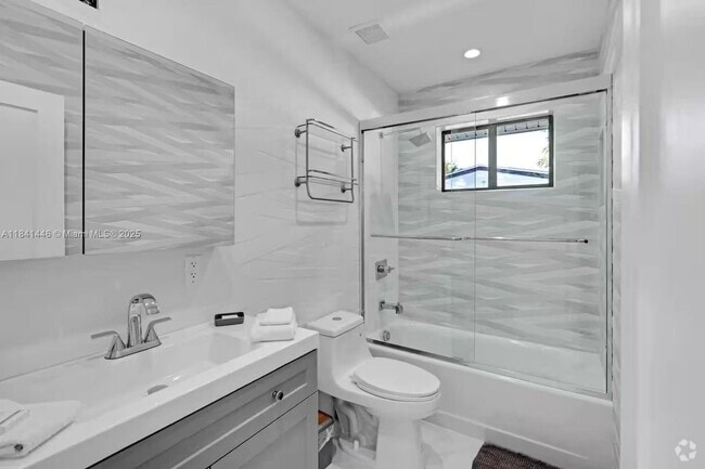 Building Photo - 17835 NE 6th Ave Rental