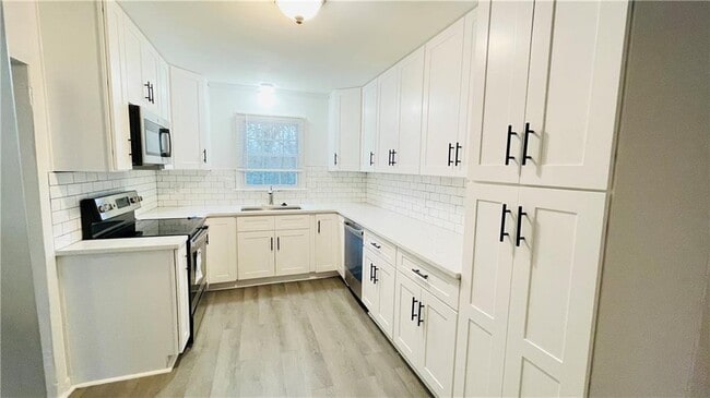 Photo - 850 James St NW