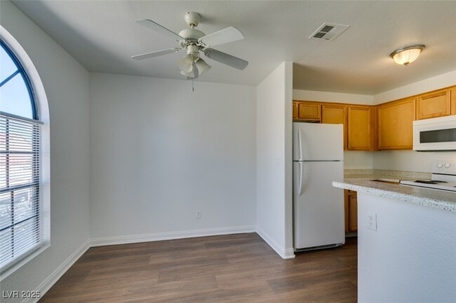 Photo - 2963 Juniper Hills Blvd Unidad 204