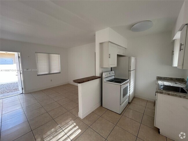Building Photo - 1280 NE 139th St Unit 7 Rental