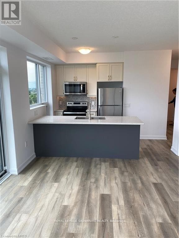 Photo - 5055 Greenlane Unit 406