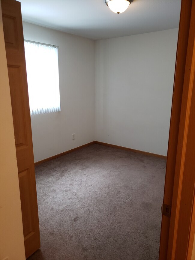 723 Primary Bedroom