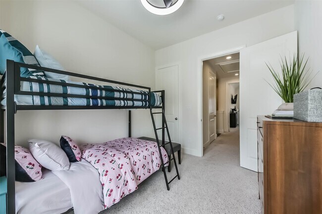 Photo - 9450 London Bridge Station