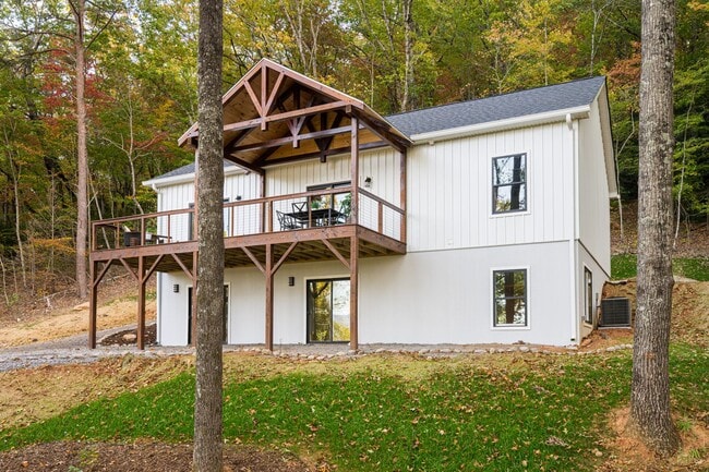 Photo - Large New Construction Rental - Old Fort