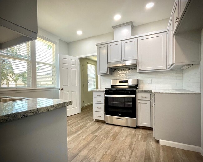 Photo - 1212 N Irwin St