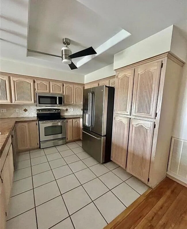 Photo - 610 Lake View Dr