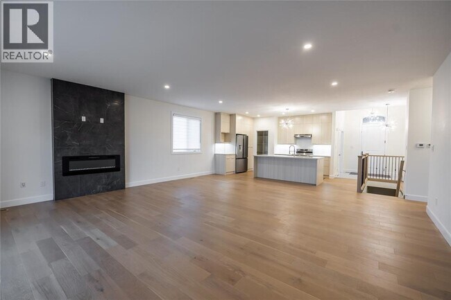 Photo - 280 Stathis Blvd