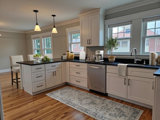 Building Photo - 29 Noble St Unit 2